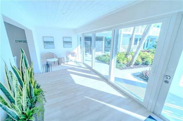 $2,700 | 354 Harbour Drive, Unit 354, Naples, FL 34103