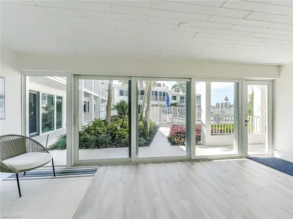 $2,650 | 354 Harbour Drive, Unit 354, Naples, FL 34103