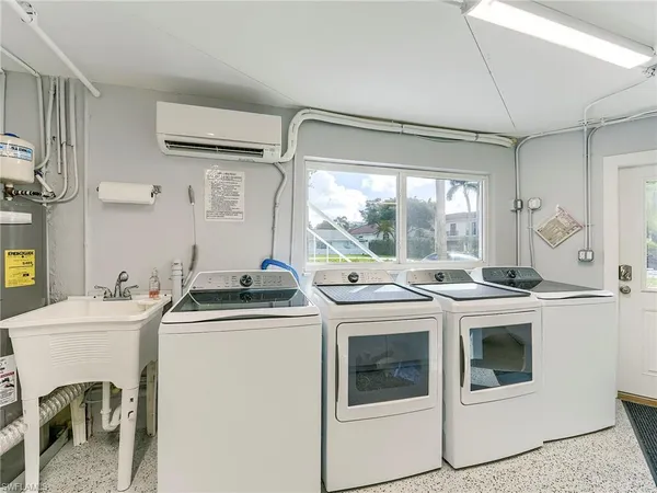 $2,650 | 354 Harbour Drive, Unit 354, Naples, FL 34103