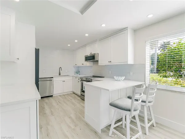 $2,650 | 354 Harbour Drive, Unit 354, Naples, FL 34103