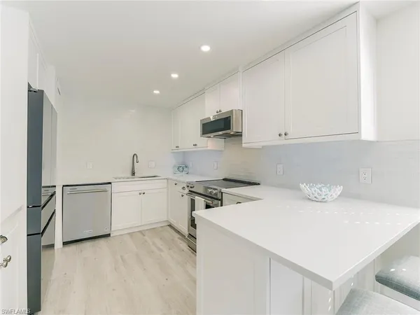 $2,650 | 354 Harbour Drive, Unit 354, Naples, FL 34103