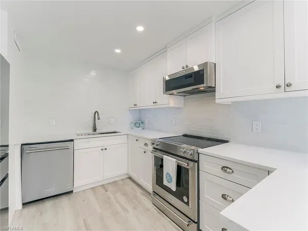 $2,650 | 354 Harbour Drive, Unit 354, Naples, FL 34103