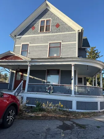 $2,300 | 15 Millbrook Street, Unit 2, Worcester, MA 01606