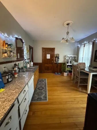 $2,300 | 15 Millbrook Street, Unit 2, Worcester, MA 01606