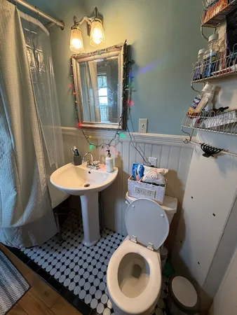 $2,300 | 15 Millbrook Street, Unit 2, Worcester, MA 01606
