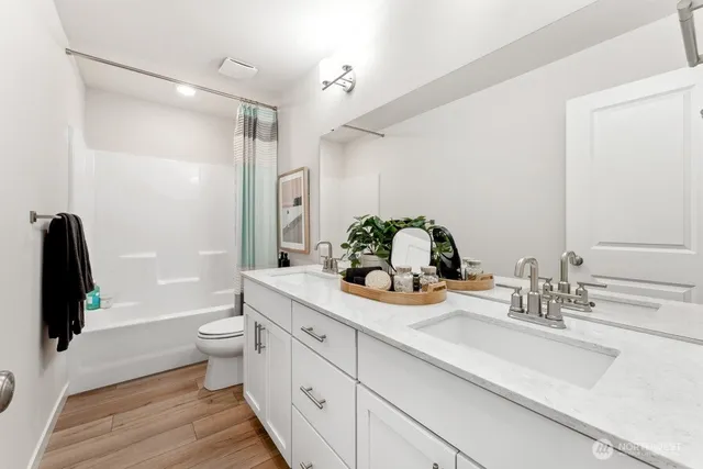 $699,990 | 17529 Northeast Midnight Sun Loop, Poulsbo, WA 98370