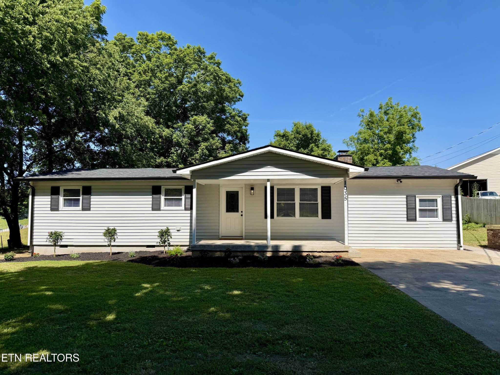 1035 Lakeside Road Madisonville, TN 37354 - Photo 3 of 51 Gallery Image 3