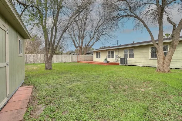 $1,850 | 913 Delaine Drive, Corpus Christi, TX 78411