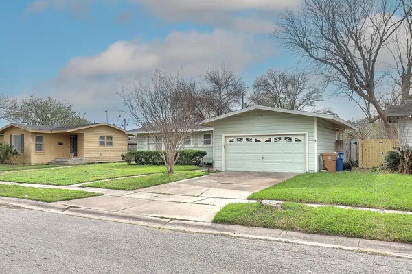 $1,850 | 913 Delaine Drive, Corpus Christi, TX 78411