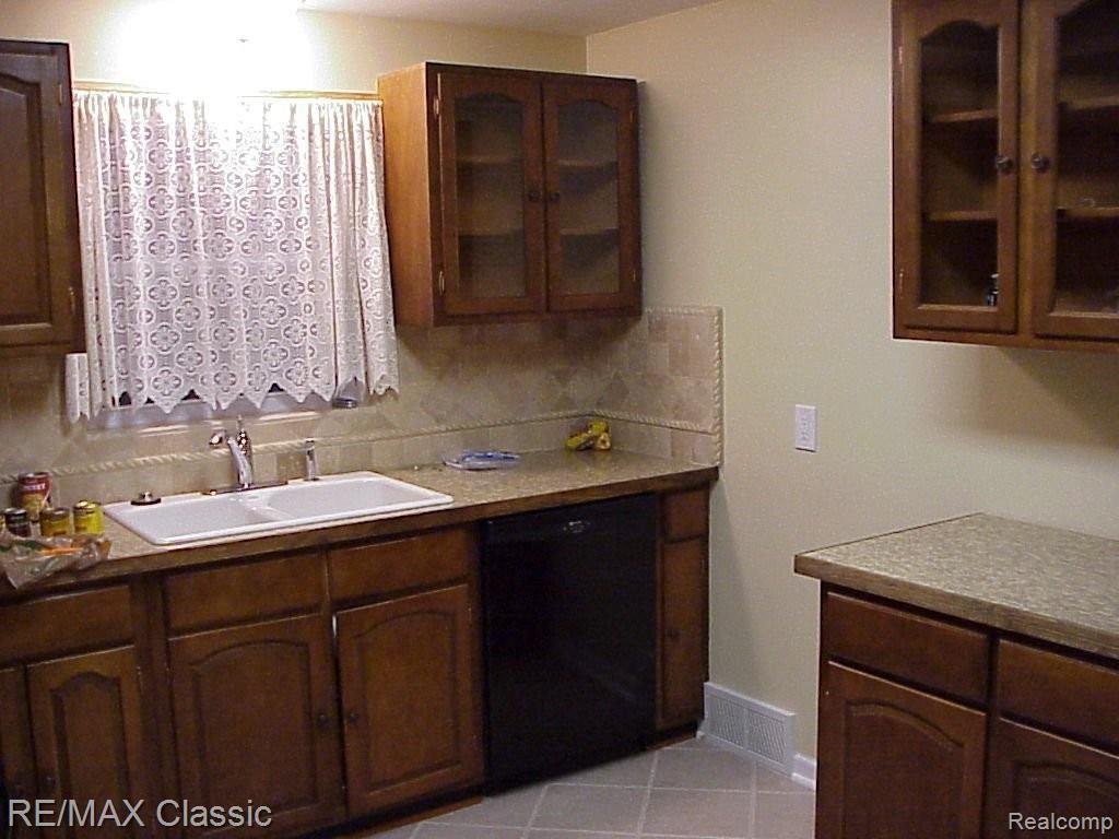18115 Cornell Road Southfield, MI 48075 - Photo 4 of 22 SINK & DISHWASHER