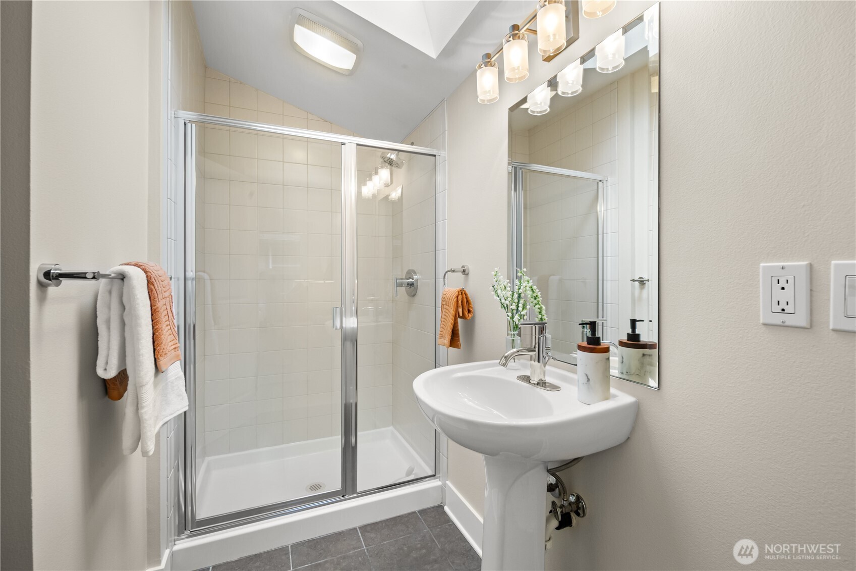 2614 Northwest 57th Street, Unit B Seattle, WA 98107 - Photo 17 of 35