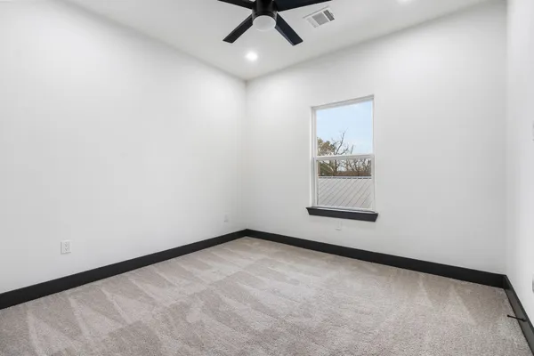 $2,200 | 911 Panama Street, Houston, TX 77009