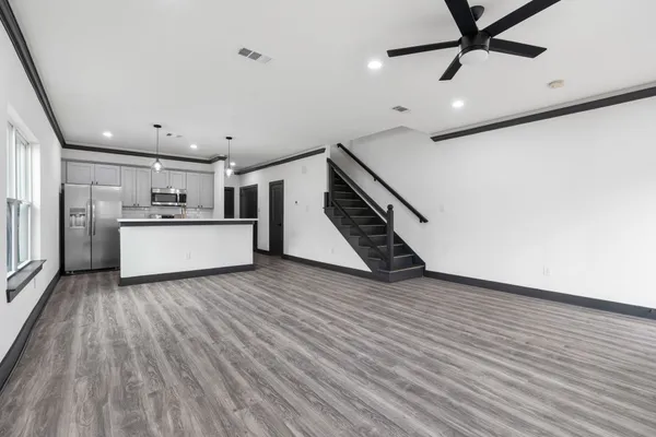 $2,200 | 911 Panama Street, Houston, TX 77009