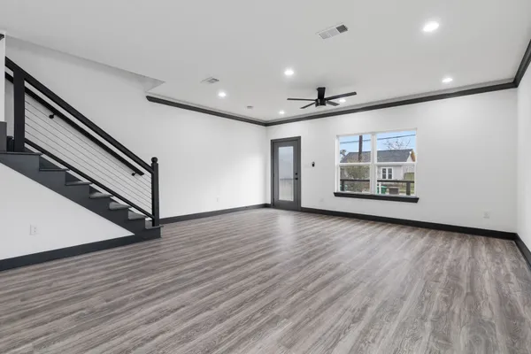 $2,200 | 911 Panama Street, Houston, TX 77009