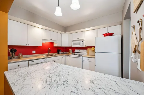 $275,000 | 3610 Lakeshore Drive, Unit 1C, St. Joseph, MI 49085