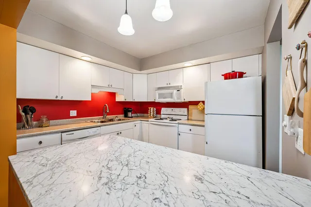 $275,000 | 3610 Lakeshore Drive, Unit 1C, St. Joseph, MI 49085