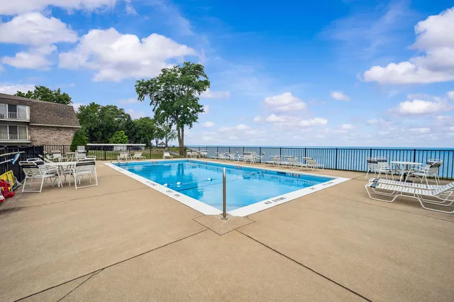 $275,000 | 3610 Lakeshore Drive, Unit 1C, St. Joseph, MI 49085