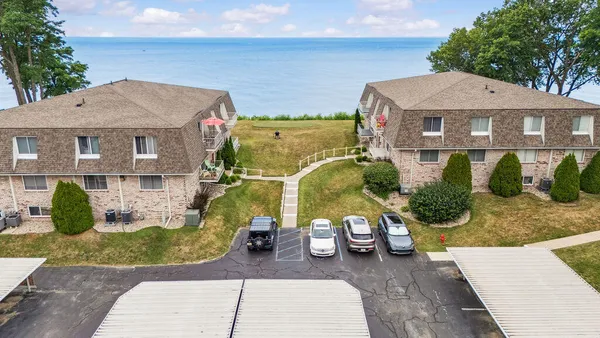 $275,000 | 3610 Lakeshore Drive, Unit 1C, St. Joseph, MI 49085