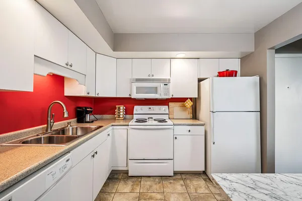 $275,000 | 3610 Lakeshore Drive, Unit 1C, St. Joseph, MI 49085