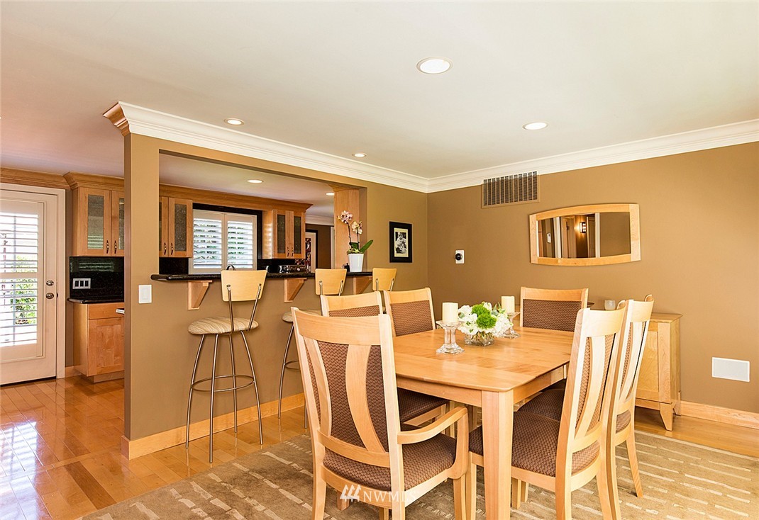 4162 West Mercer Way Mercer Island, WA 98040 - Photo 2 of 24