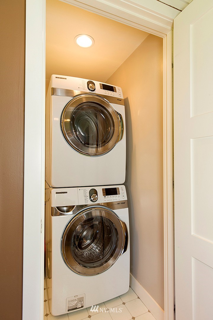 4162 West Mercer Way Mercer Island, WA 98040 - Photo 11 of 24