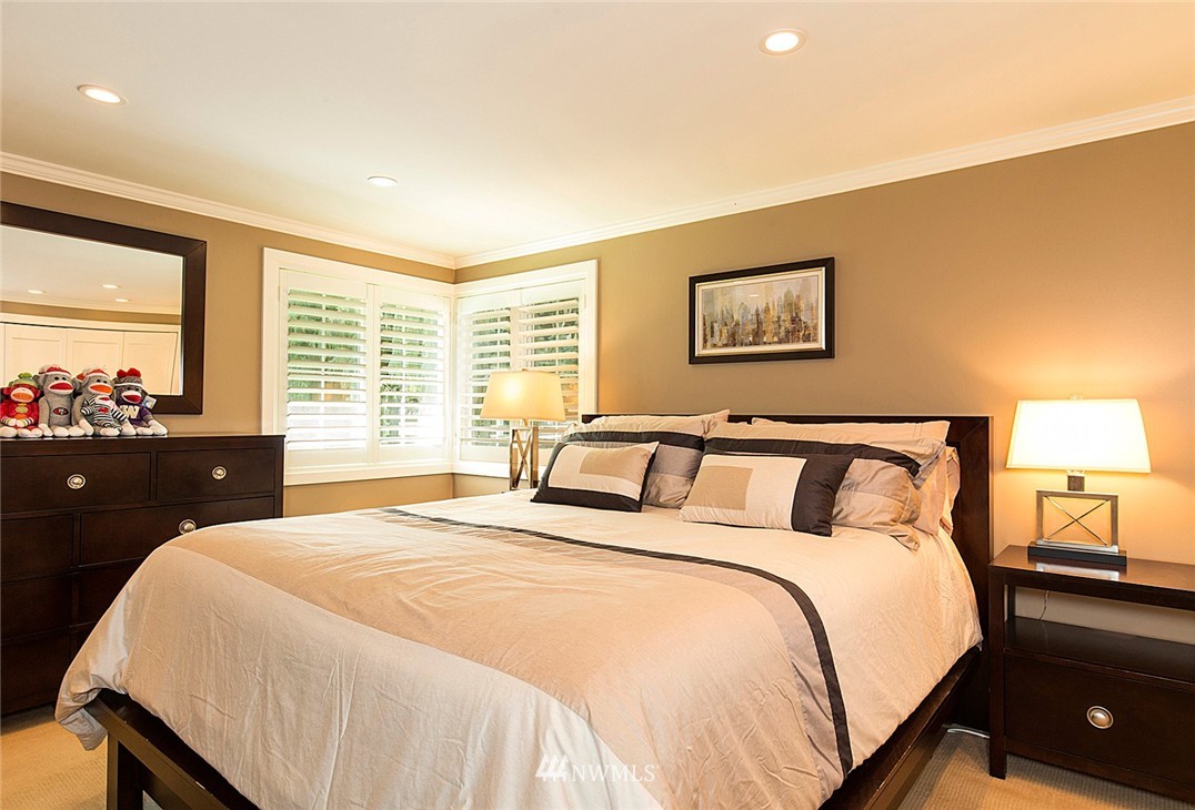 4162 West Mercer Way Mercer Island, WA 98040 - Photo 13 of 24