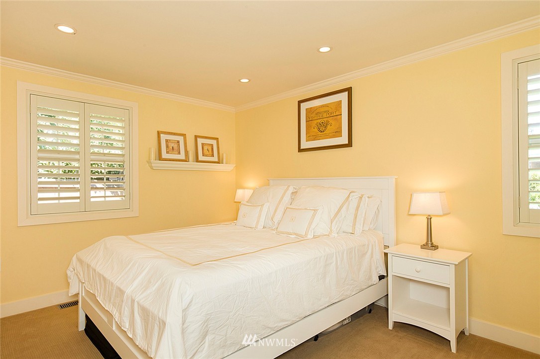 4162 West Mercer Way Mercer Island, WA 98040 - Photo 15 of 24