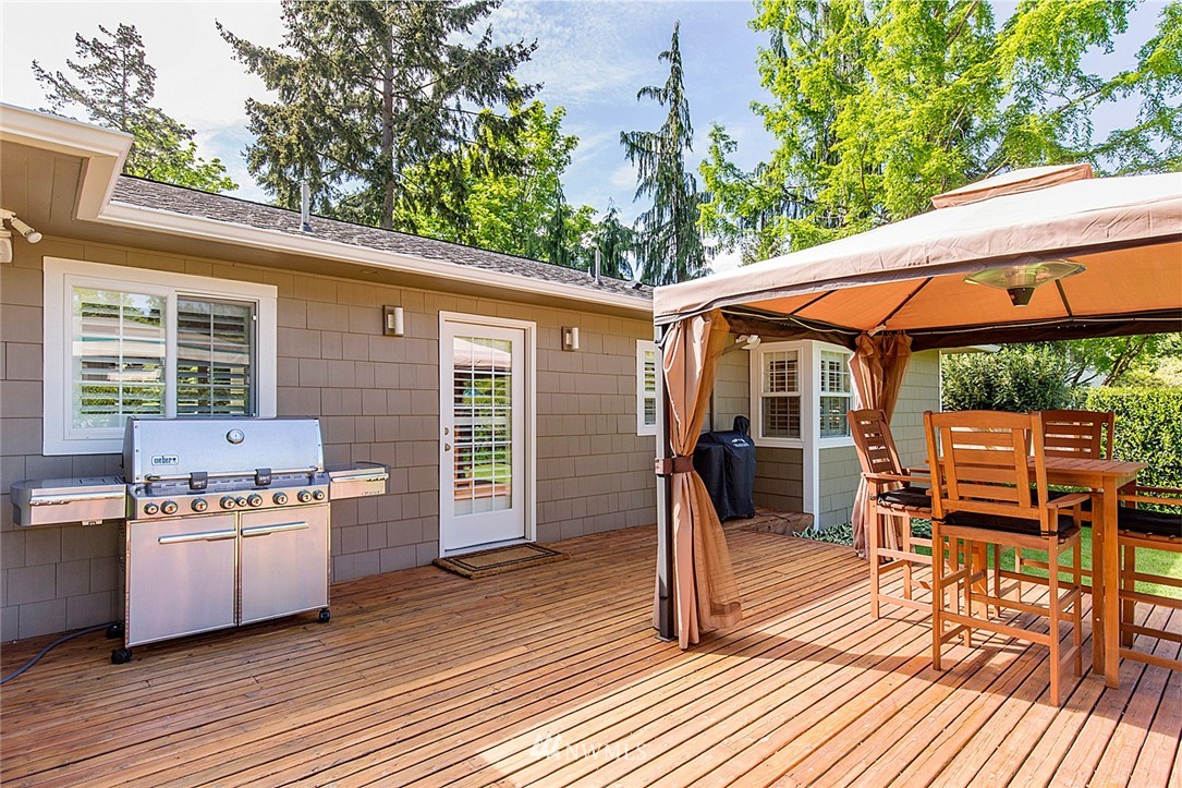 4162 West Mercer Way Mercer Island, WA 98040 - Photo 18 of 24