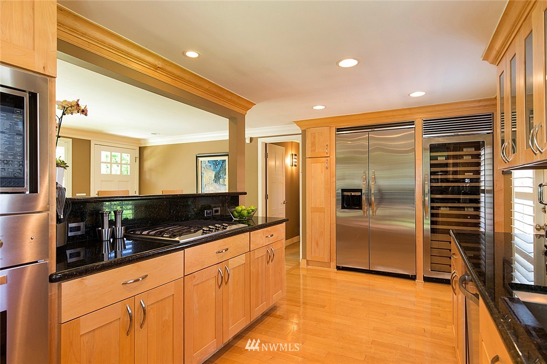 4162 West Mercer Way Mercer Island, WA 98040 - Photo 5 of 24