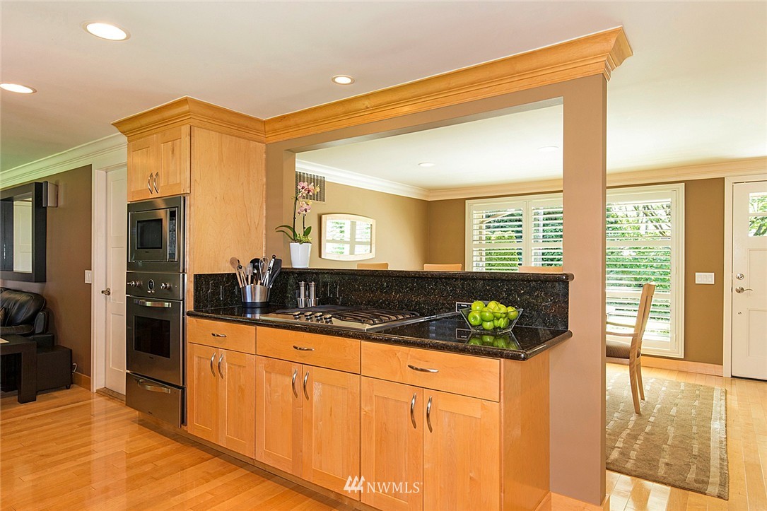 4162 West Mercer Way Mercer Island, WA 98040 - Photo 6 of 24