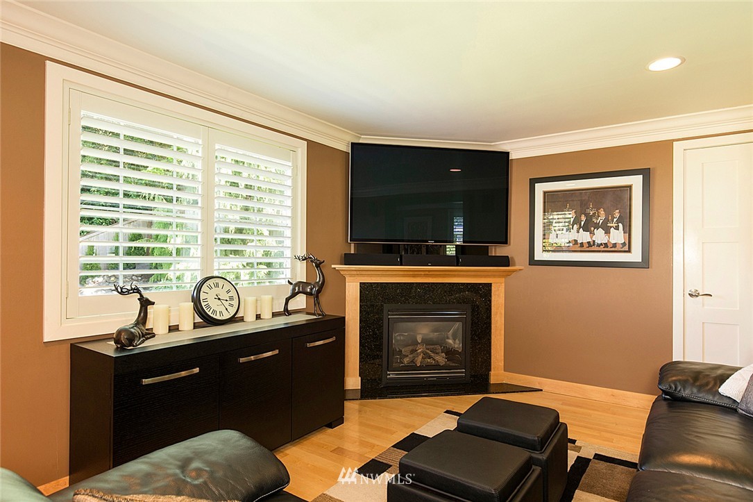 4162 West Mercer Way Mercer Island, WA 98040 - Photo 8 of 24