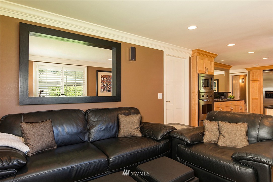 4162 West Mercer Way Mercer Island, WA 98040 - Photo 9 of 24