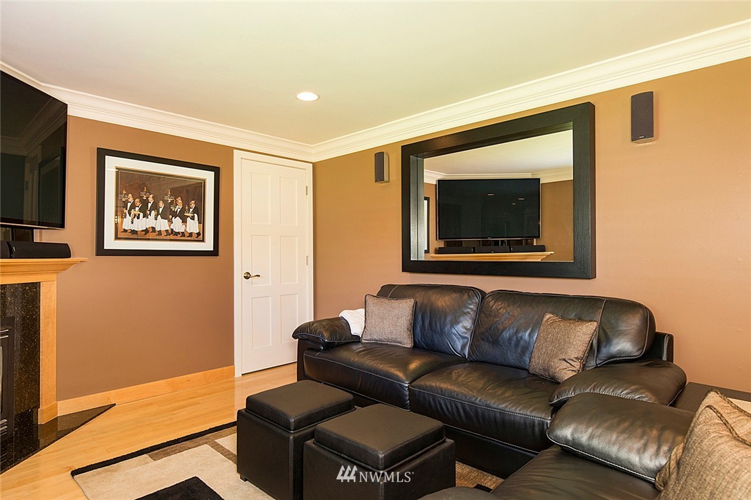 4162 West Mercer Way Mercer Island, WA 98040 - Photo 10 of 24