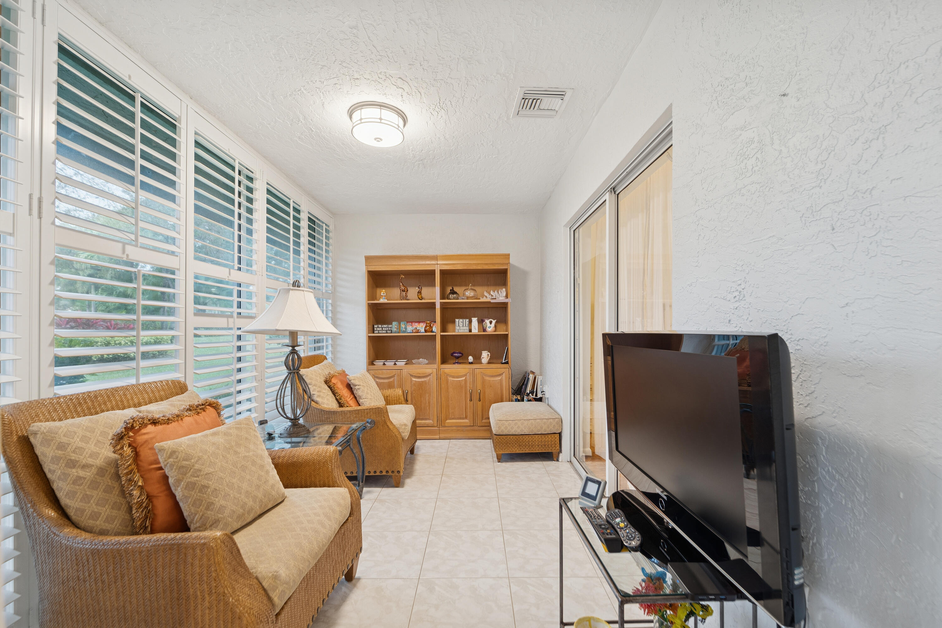 6344 Pointe Pleasant Circle Delray Beach, FL 33484 - Photo 9 of 55 012226-21