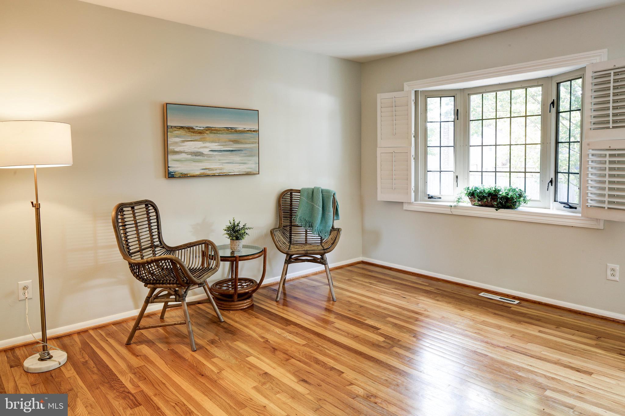 7959 East Shore Road Pasadena, MD 21122 - Photo 4 of 28 Light filled living room with bay window