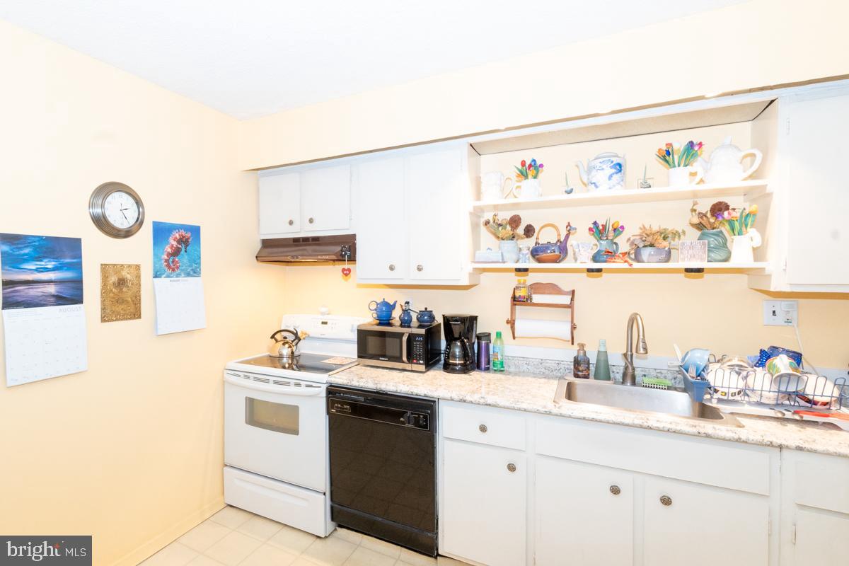 400 Glendale Road, Unit F30 Havertown, PA 19083 - Photo 10 of 23 Kitchen