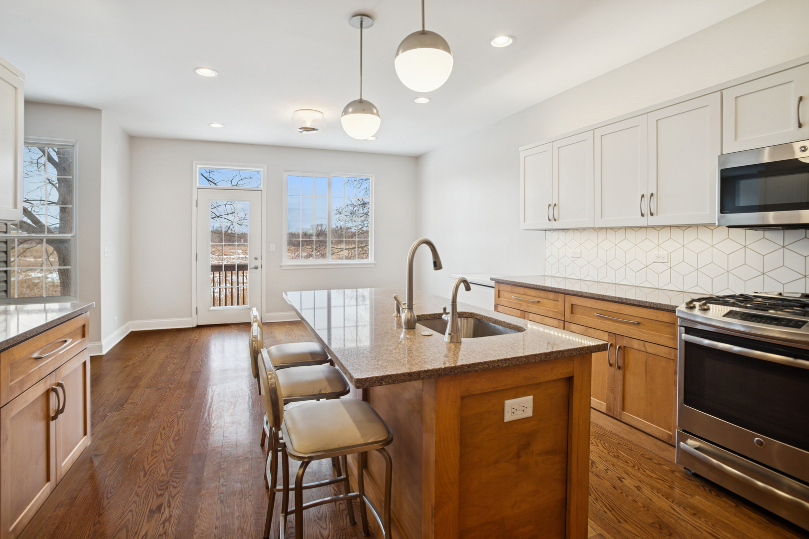 26 Blue Stem Court Streamwood, IL 60107 - Photo 7 of 23