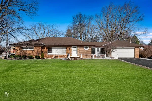 $3,500 | 304 East Golf Road, Arlington Heights, IL 60056