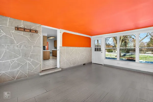 $3,500 | 304 East Golf Road, Arlington Heights, IL 60056