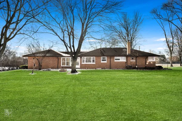 $3,500 | 304 East Golf Road, Arlington Heights, IL 60056