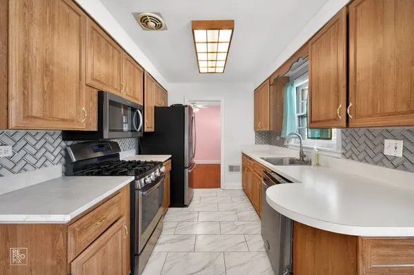 $3,500 | 304 East Golf Road, Arlington Heights, IL 60056