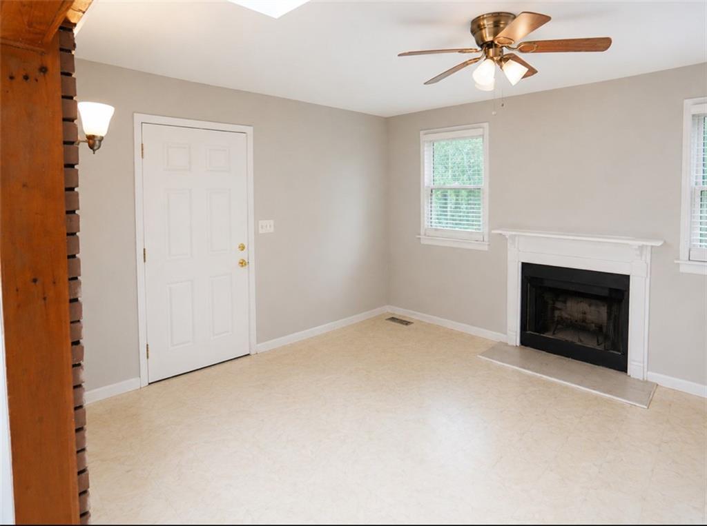 613 Sheppard Road Stone Mountain, GA 30083 - Photo 8 of 25 Gallery Image 8