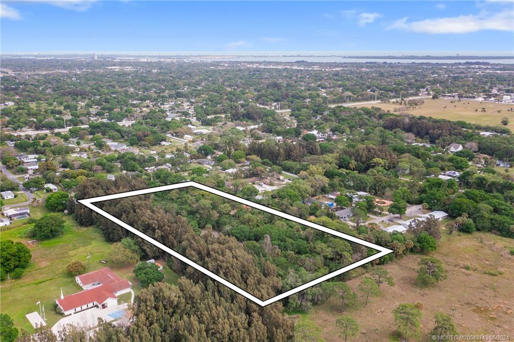 an aerial view of house with yard