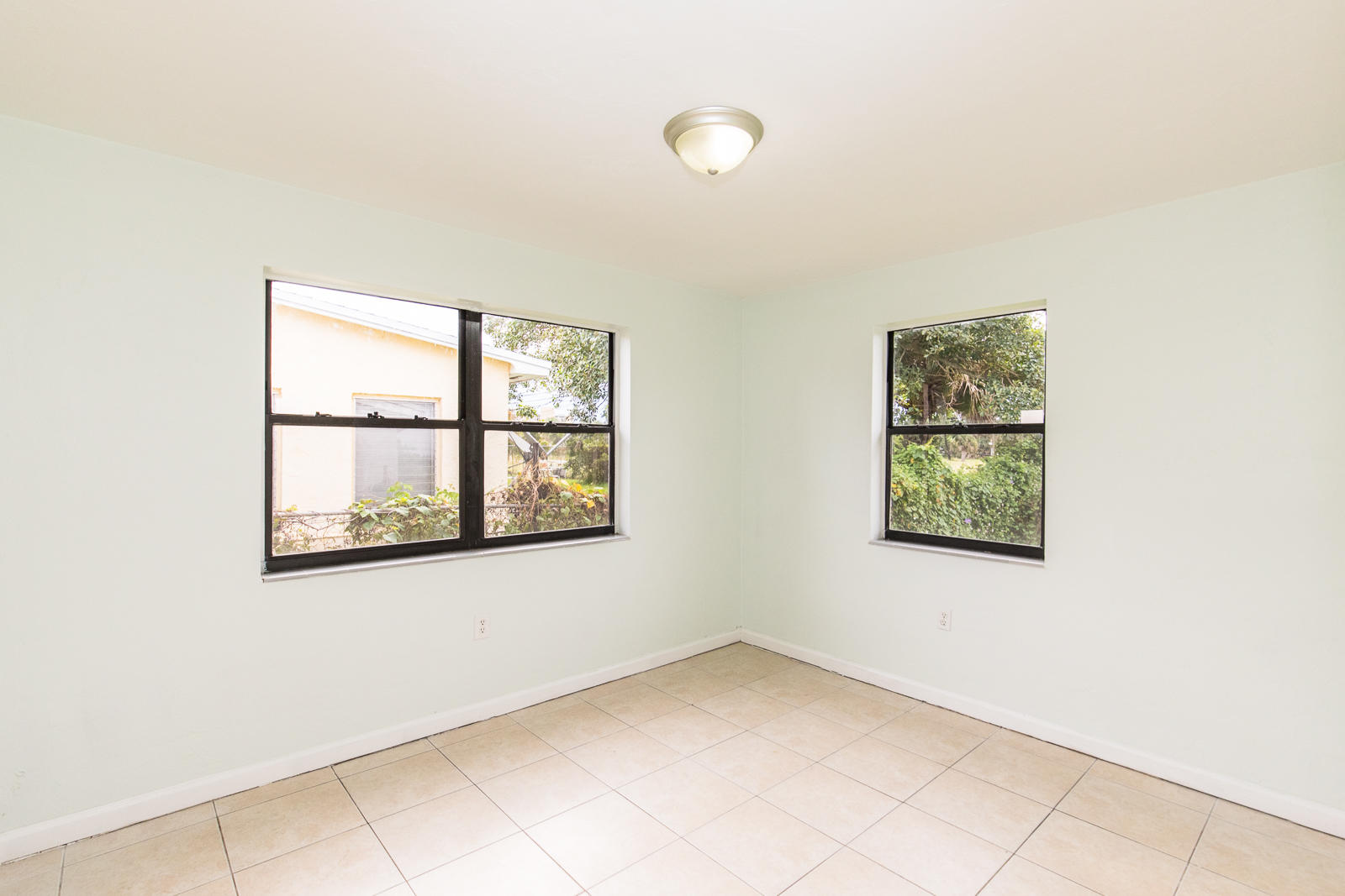 55 West 34th Street Riviera Beach, FL 33404 - Photo 17 of 26 6D1A4477
