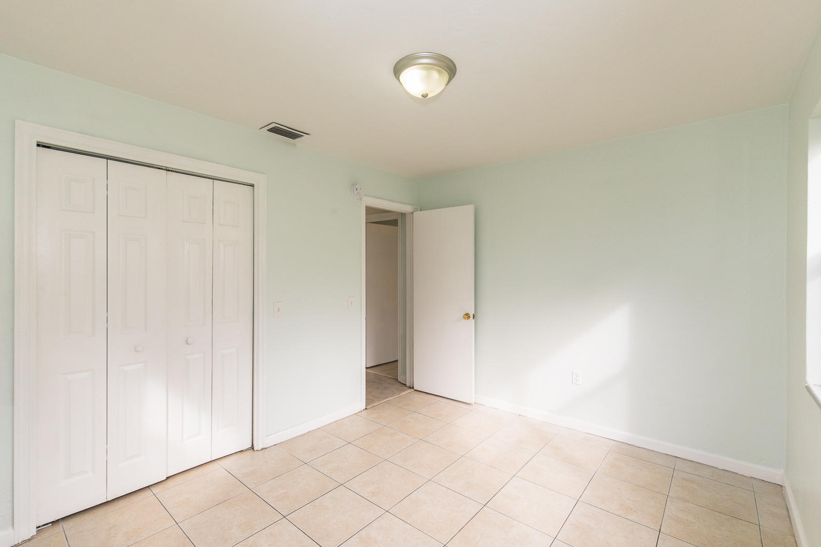 55 West 34th Street Riviera Beach, FL 33404 - Photo 19 of 26 6D1A4480