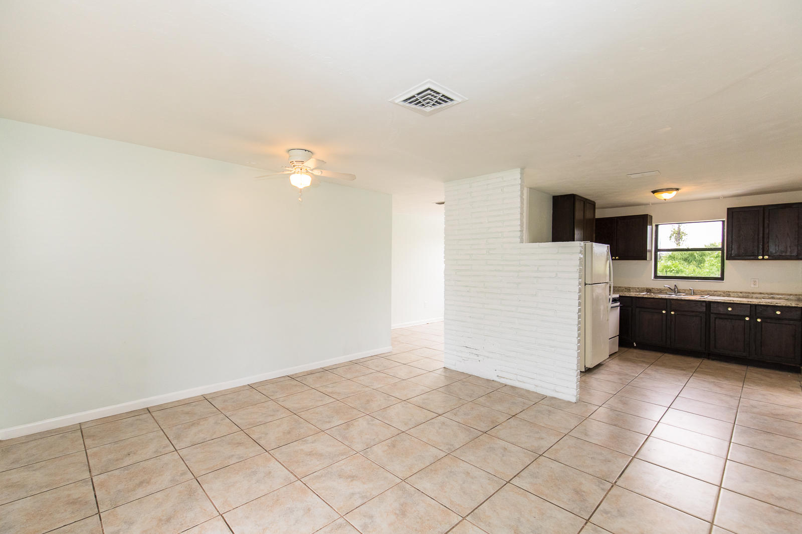55 West 34th Street Riviera Beach, FL 33404 - Photo 4 of 26 6D1A4449