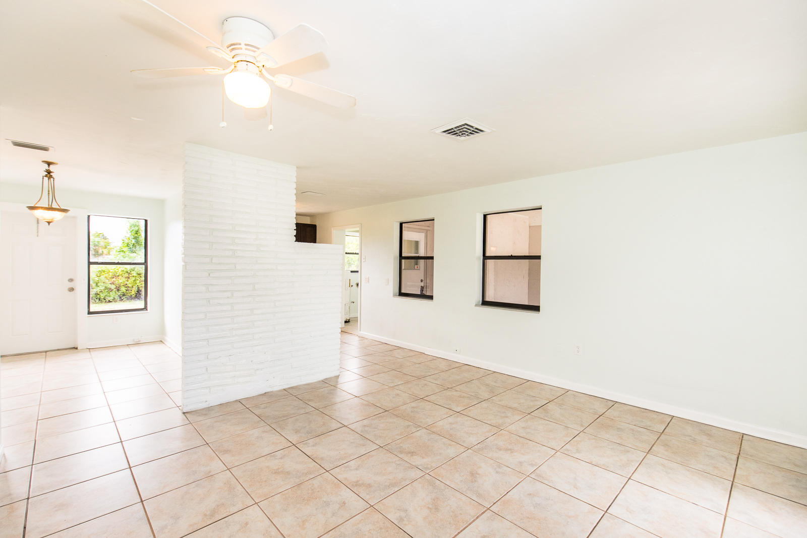 55 West 34th Street Riviera Beach, FL 33404 - Photo 5 of 26 6D1A4451