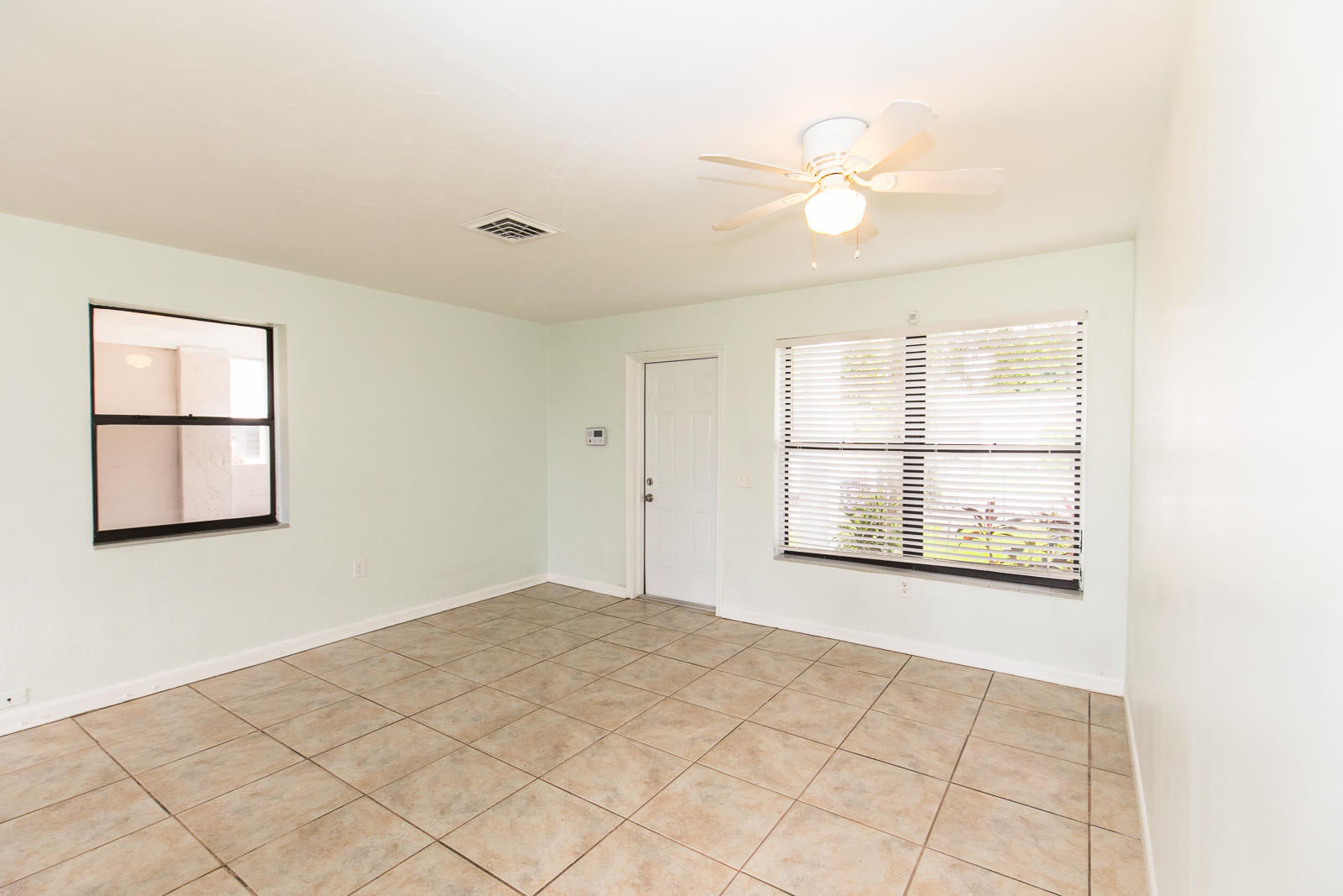 55 West 34th Street Riviera Beach, FL 33404 - Photo 6 of 26 6D1A4453