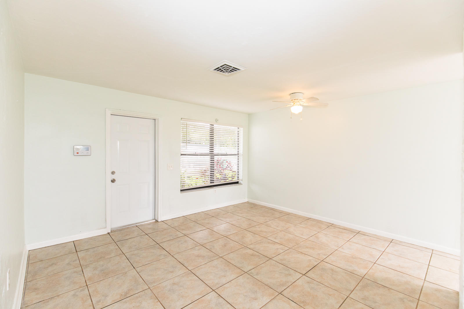 55 West 34th Street Riviera Beach, FL 33404 - Photo 7 of 26 6D1A4455