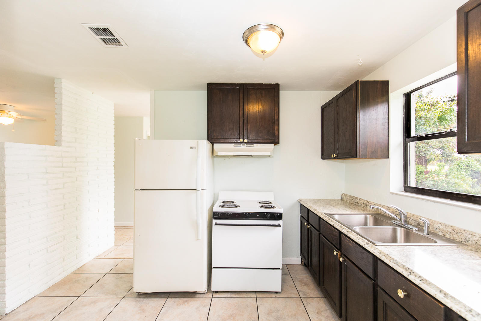 55 West 34th Street Riviera Beach, FL 33404 - Photo 9 of 26 6D1A4459